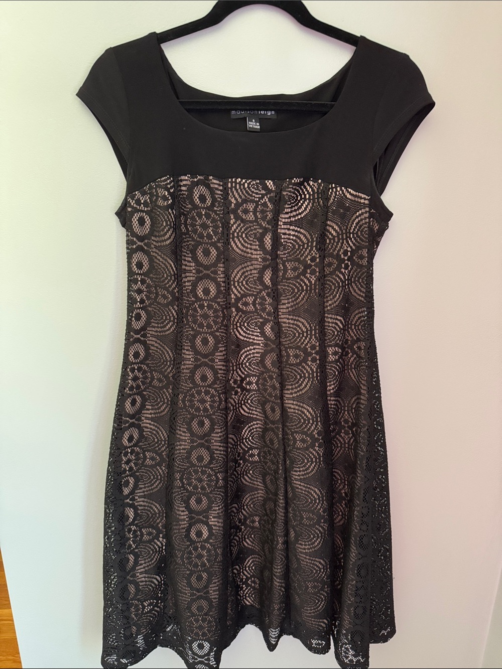 madison leigh Black Lace-Overlay Midi Dress
